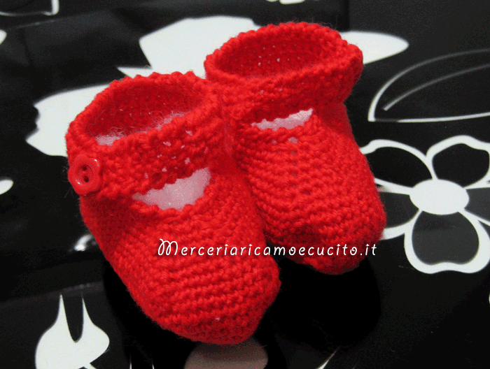 Sacchetto nascita in nido d'ape e scarpette in lana rossa per Eleonora