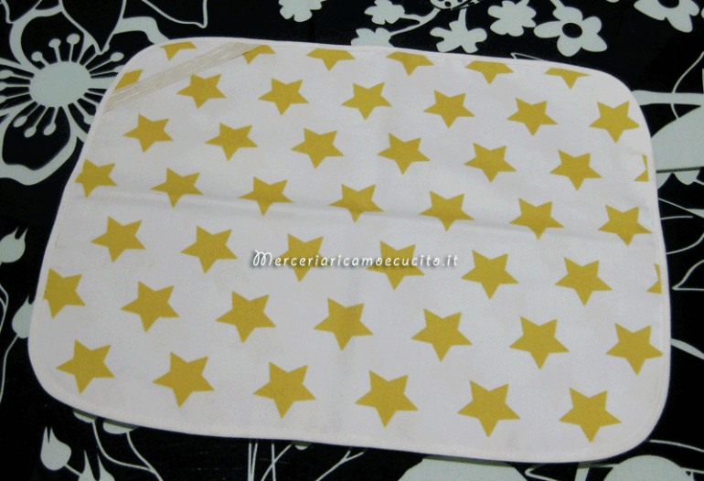 Set asilo fantasia con stelle con bavetta, asciugamano e tovaglietta