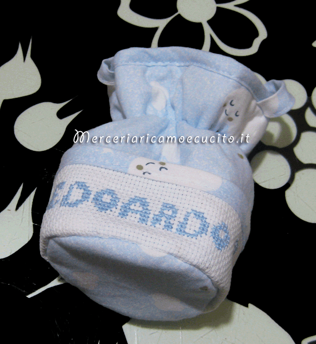 Set corredino per nascita – Sacchetto nascita, bavette, fiocco nascita cicogna e portaciuccio per Edoardo