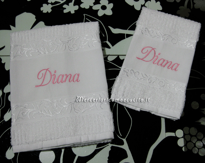 Coppia asciugamani in spugna personalizzati con ricamo del nome Carlo, Francesca e Diana