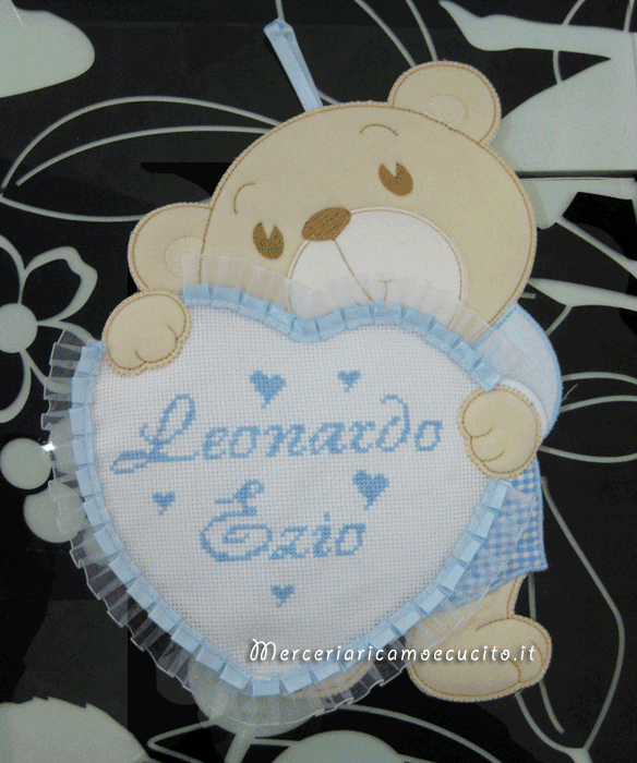 Fiocco nascita orsetto con cuore celeste e bavette per "Leonardo Ezio"