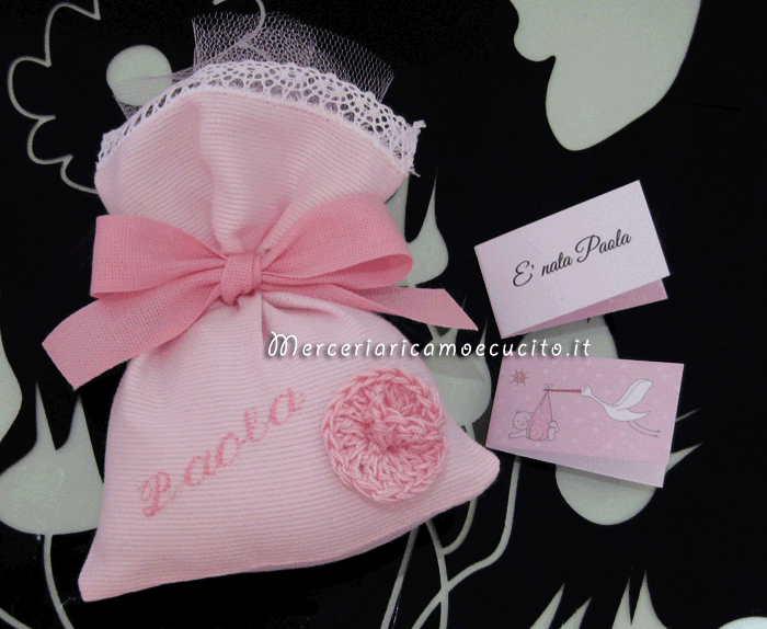 Sacchettini bomboniera portaconfetti rosa con fiore per Paola