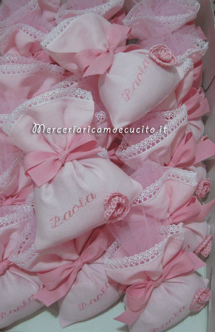 Sacchettini bomboniera portaconfetti rosa con fiore per Paola