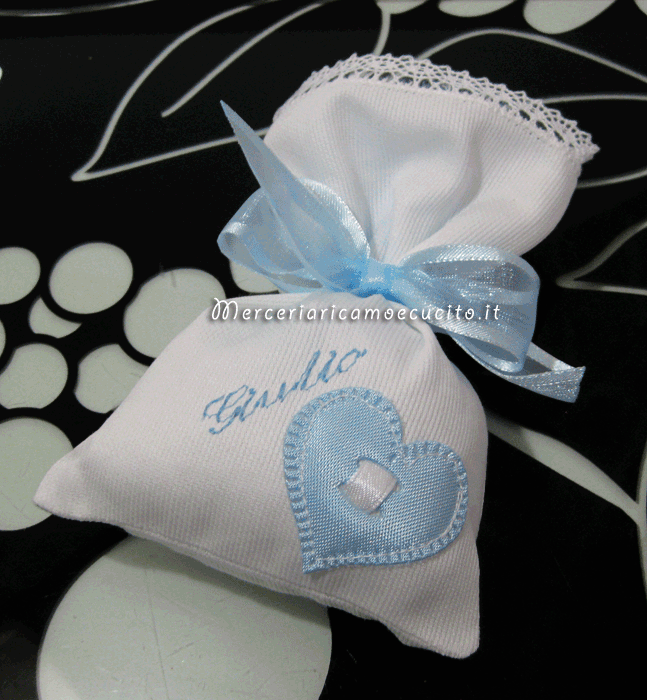 Sacchettini bomboniere portaconfetti celeste con cuore per Giulio