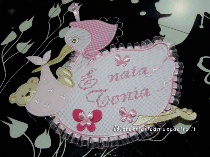 Fiocco nascita cicgona rosa, busta portaoggetti trapuntata e babbucce per Tonia