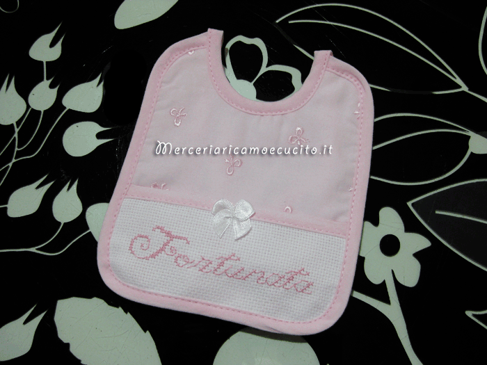 Fiocco nascita luna con cicogna “Eccomi”, sacchetti per nascita e asilo e bavetta per Fortunanata