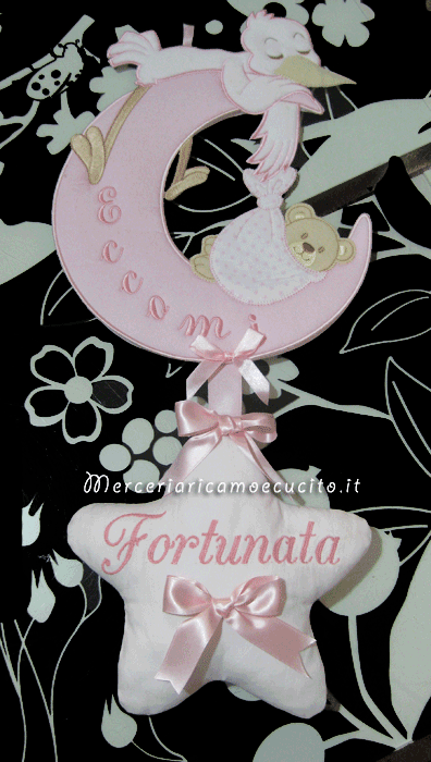 Fiocco nascita luna con cicogna “Eccomi”, sacchetti per nascita e asilo e bavetta per Fortunanata