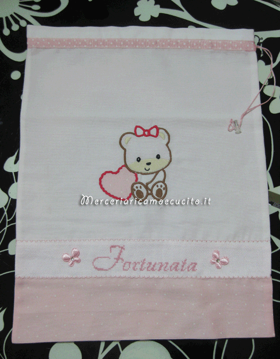 Fiocco nascita luna con cicogna “Eccomi”, sacchetti per nascita e asilo e bavetta per Fortunanata