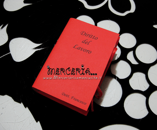 Bomboniera portaconfetti a forma di libro con esami Laurea in giurisprudenza per Francesco