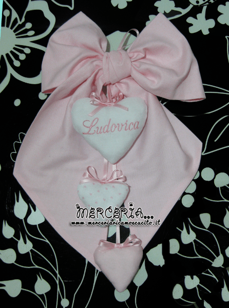 Fiocco nascita con cuori pendenti