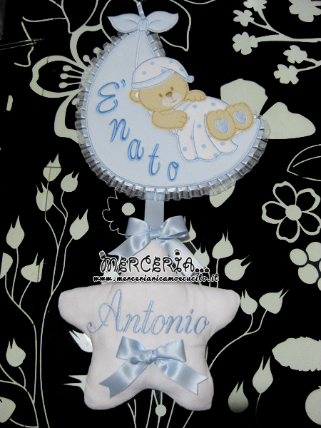 Fiocco nascita celeste sacco con orsetto "È nato" per Antonio