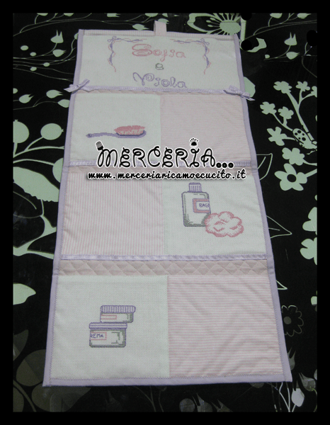 Pannello portaoggetti verticale e Fiocco nascita per "Sofia" e "Viola"