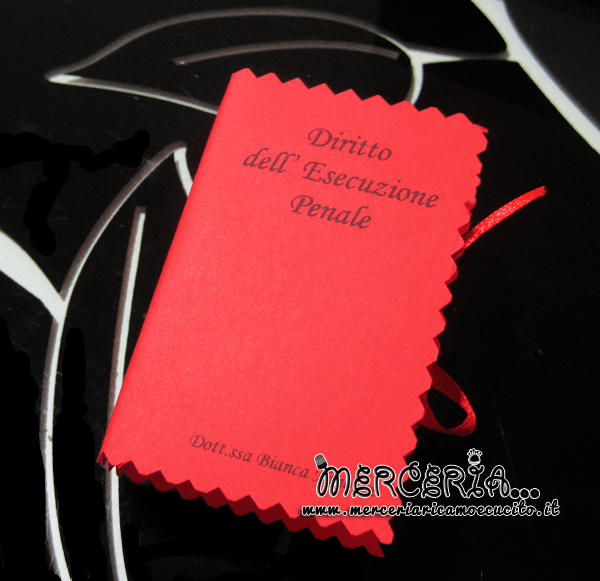 Bomboniera portaconfetti a forma di libro con esame Laurea in giurisprudenza per la Dott.ssa Bianca