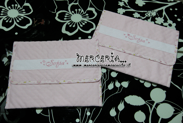 Sacchetto e busta portaoggetti, copertina, bavetta, tovaglietta e aciugamano per Sofia