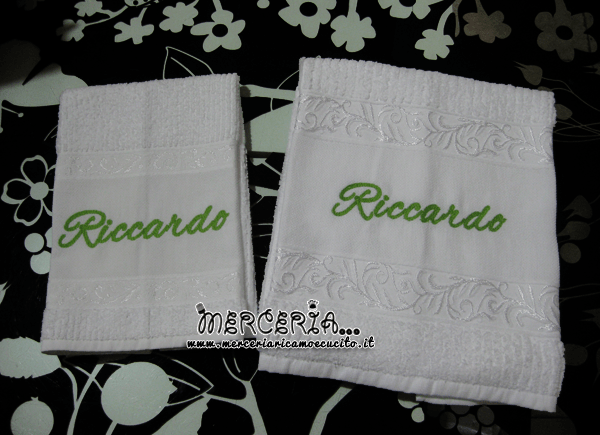 Beauty e bustina fantasia con nuvole e coppia asciugamani per Riccardo