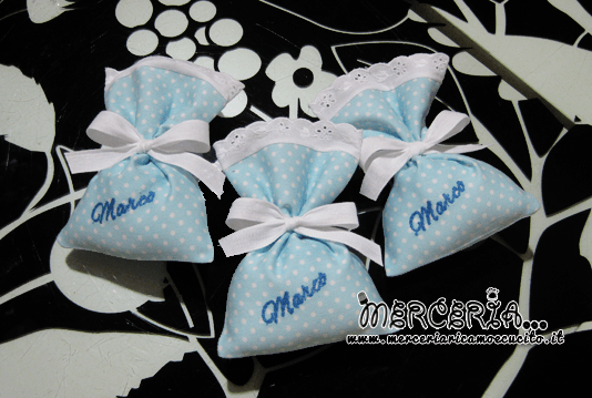 Sacchettini bomboniere portaconfetti celeste pois per Marco