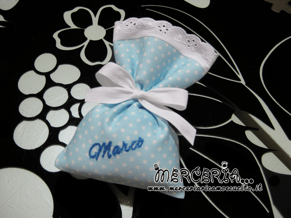 Sacchettini bomboniere portaconfetti celeste pois per Marco