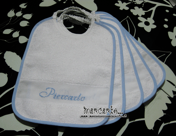 Ser asilo - Sacchetto, bavaglini pappa, bustine, asciugamani e bordure lenzuolini per Piercarlo