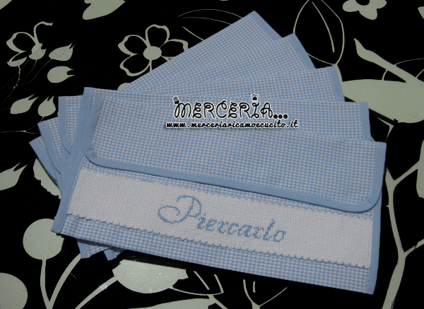 Ser asilo - Sacchetto, bavaglini pappa, bustine, asciugamani e bordure lenzuolini per Piercarlo