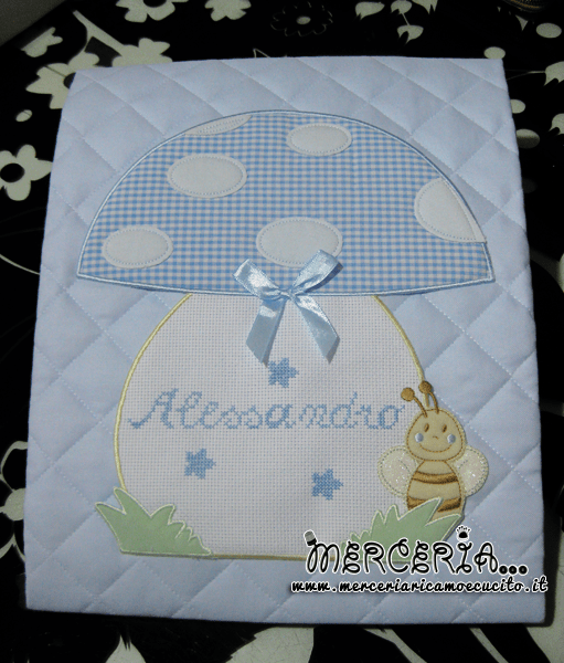 Copertina trapuntata con fungo celeste per Alessandro