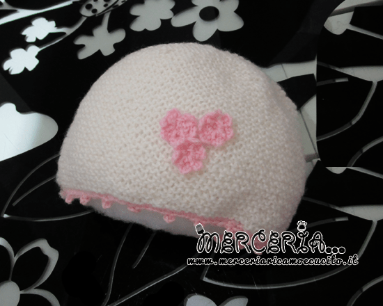 Set nascita - Corredino con pannello portaoggetti, fiocco nascita coccinella, copertina pile pois con amaca, cappellino, muffole e scarpette per Maria Francesca