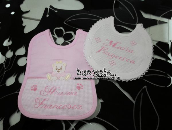 Set nascita - Corredino con sacchetto nascita, accappatoio, bavette e lenzuolo sotto per Maria Francesca