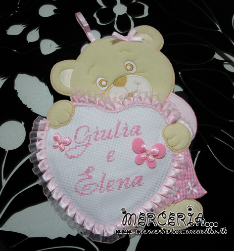 Fiocco nascita orsetto con cuore rosa per Giulia e Elena
