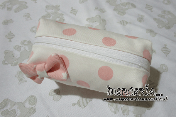 Pochette porta oggetti pois con fiocchetto