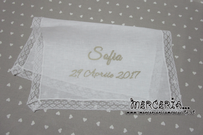 Camicina bavaglino e asciugamano battesimo in lino con valenciennes per Sofia