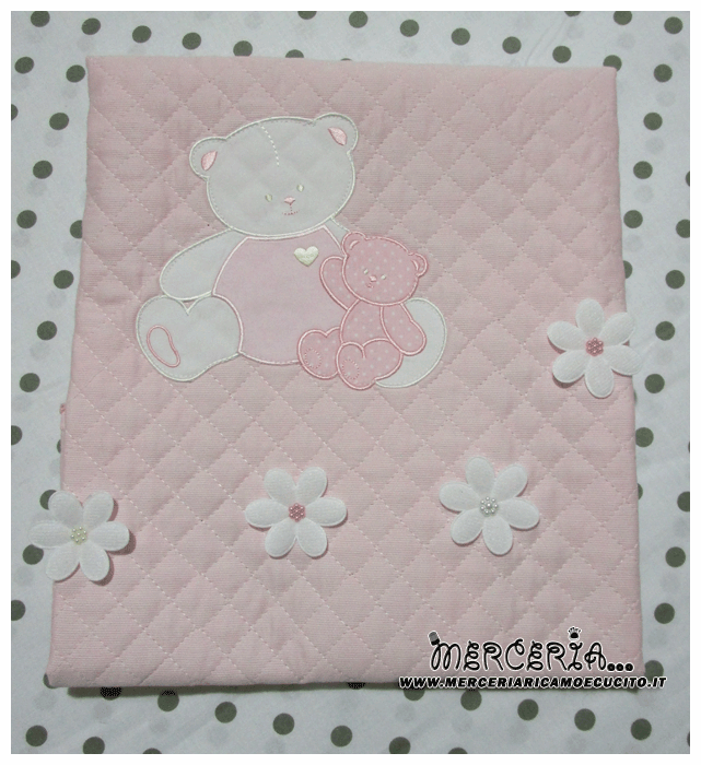 Copertina trapuntata rosa con orsetti e fiori