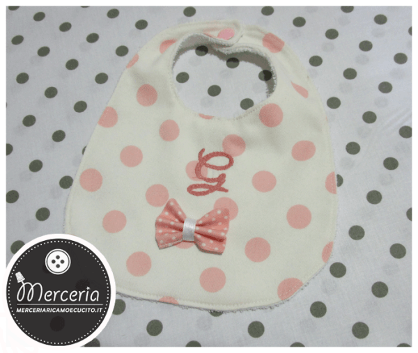 Bavetta pois con fiocchetto e iniziale del nome