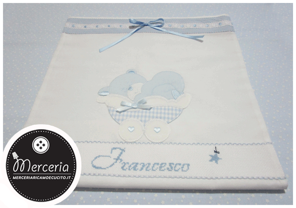 Sacchetto bianco con orsetto e culla per Francesco