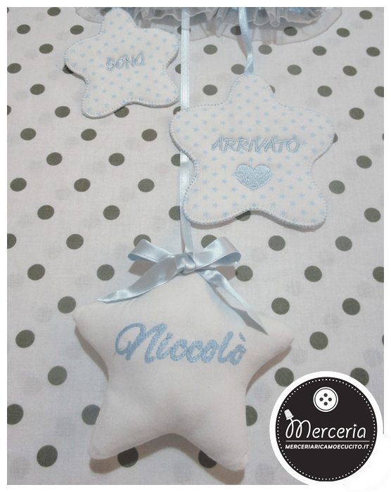Fiocco nascita orso su nuvola celeste e stelline pendenti “Sono arrivato” per Niccolò