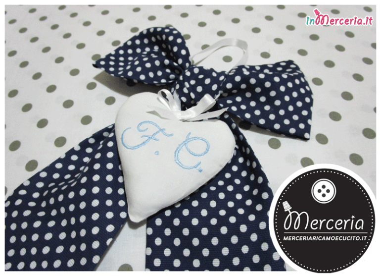 Fiocco nascita pois con cuore con iniziali "F. C."