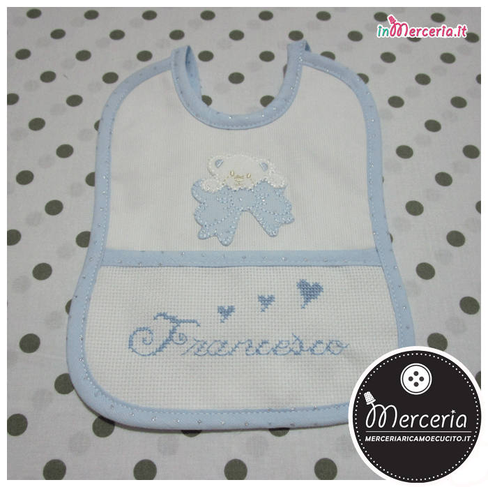 Sacchetto nascita e asilo quadrettato con merlette e bavetta con orsetto per Francesco