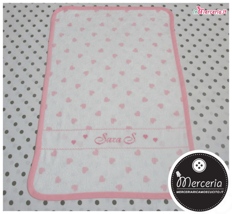 Sacco nascita e asilo rosa con stelle e asciugamani con cuori per Sara