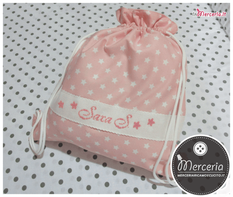 Sacco nascita e asilo rosa con stelle e asciugamani con cuori per Sara