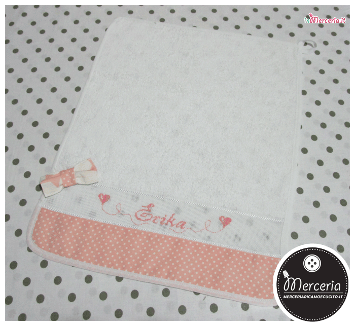 Set asilo pois con fiocco - Sacco, bavetta e asciugamano per Erika