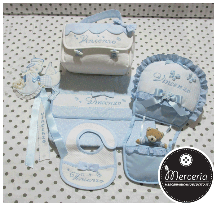 Set nascita - Fiocco nascita mongolfiera e cicognette, busta portaoggetti, beauty e bavetta little star per Vincenzo