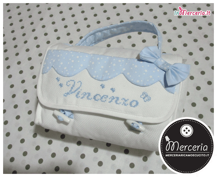 Set nascita - Fiocco nascita mongolfiera e cicognette, busta portaoggetti, beauty e bavetta little star per Vincenzo