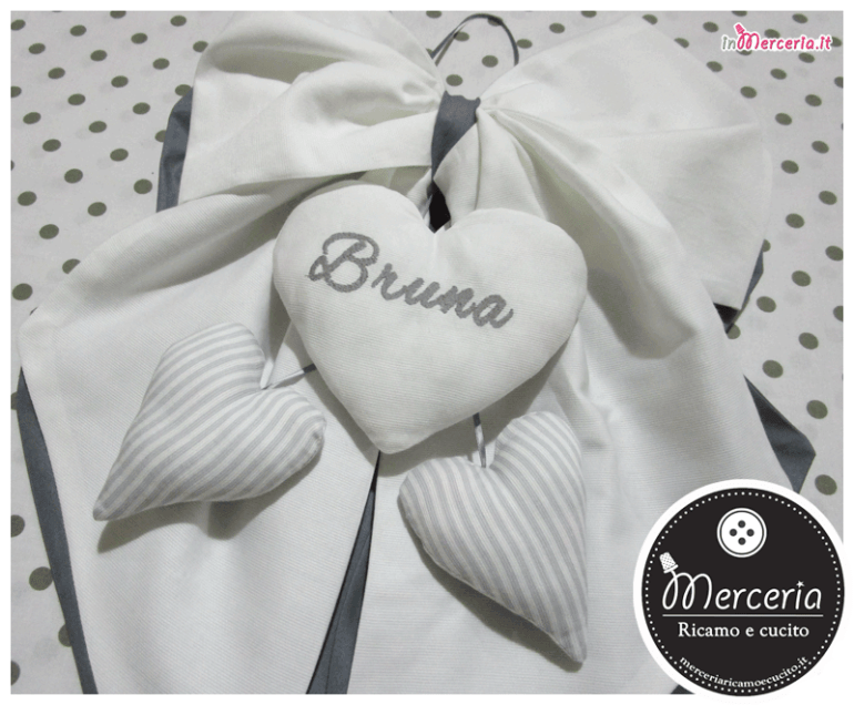 Fiocco nascita con cuori pendenti per Bruna