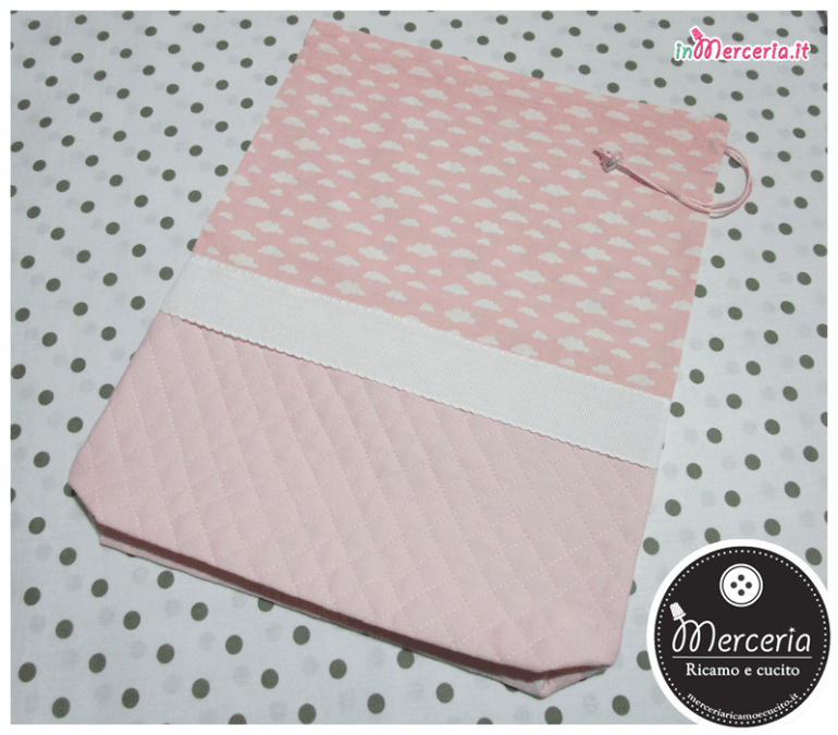 Sacchetto trapuntato fantasia con nuvole