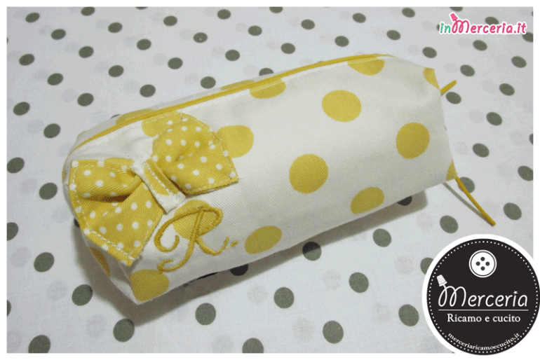 Pochette-con-fiocchetto-con-iniziale-e-nome