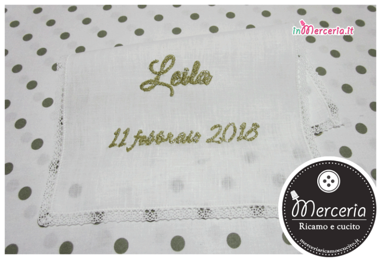 Camicina battesimale con asciugamano per Leila