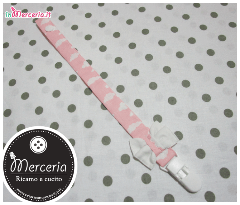 Sacco beauty rosa con nuvole, clip portaciuccio e camicina della fortuna per Matilde