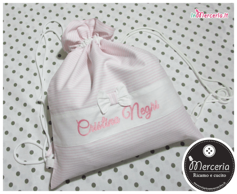 Sacco nascita e asilo rigato con fiocchetto per Cristina
