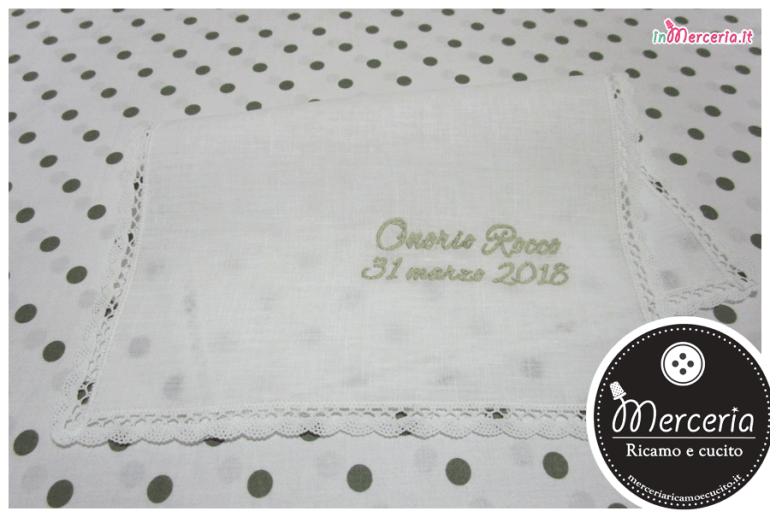 Camicina bavaglino e asciugamano battesimo in lino per Rocco