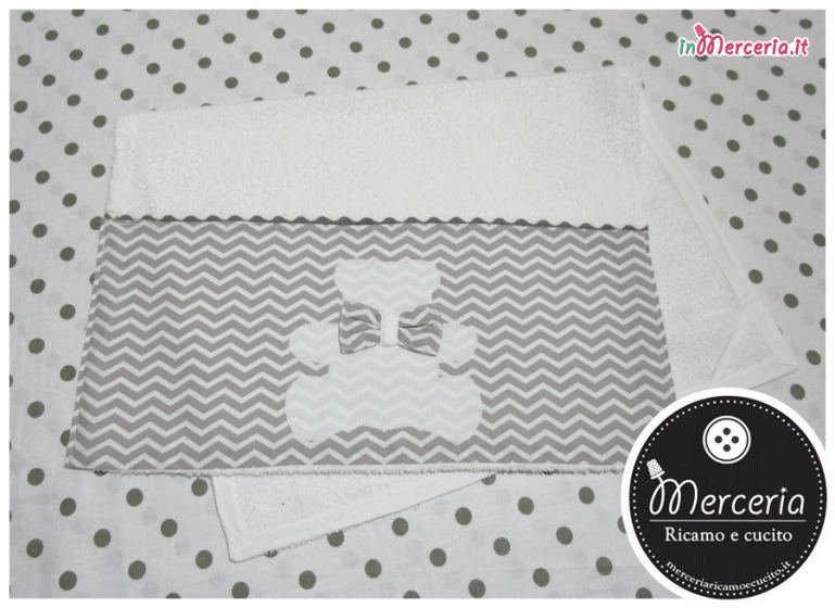 Set asilo con orsetto – Sacchetto, bavetta e asciugamano