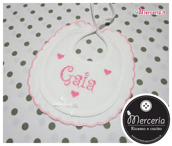 Bavaglino prima misura fiore rosa per Gaia