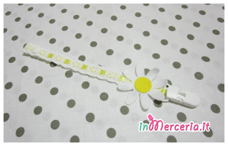 Clip portaciuccio e fascia per capelli in sangallo per neonato